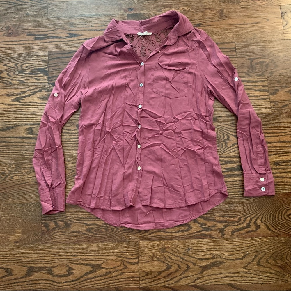 About A Girl Shirt Women’s Size Medium Berry Long Sleeve Button Down Blouse